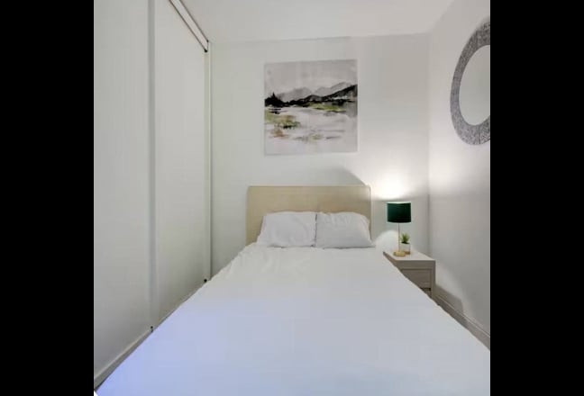 King Bedroom Abbey Rd Furnished, Parking, Bills In Main Photo