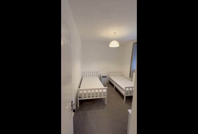 Furnished Double Room in White City (Zone 2) Main Photo