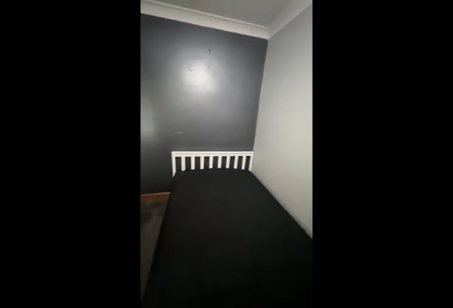 A room in a house Main Photo