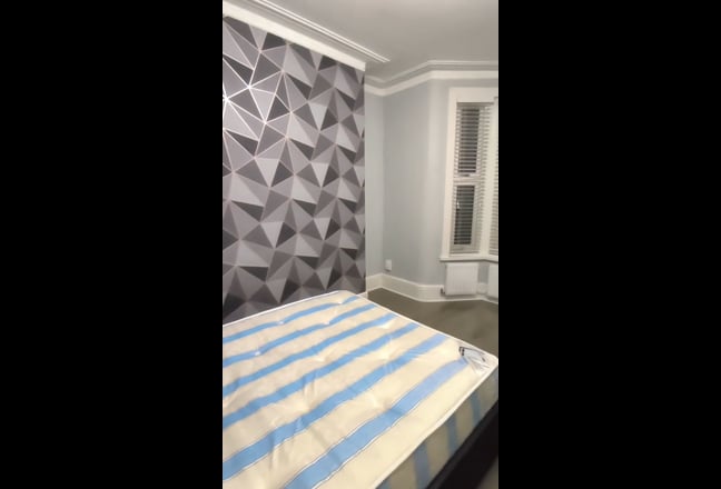 Stratford - Spacious Double Room Main Photo