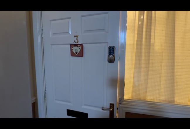 Spacious  furnished first floor 2 beds apartments  Main Photo