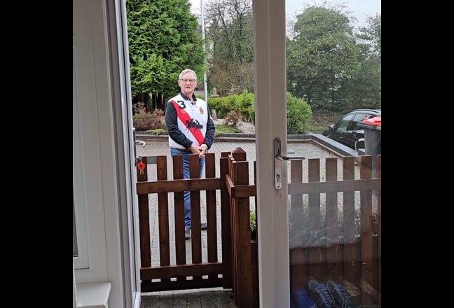 Self contained, ground floor bedsit Main Photo