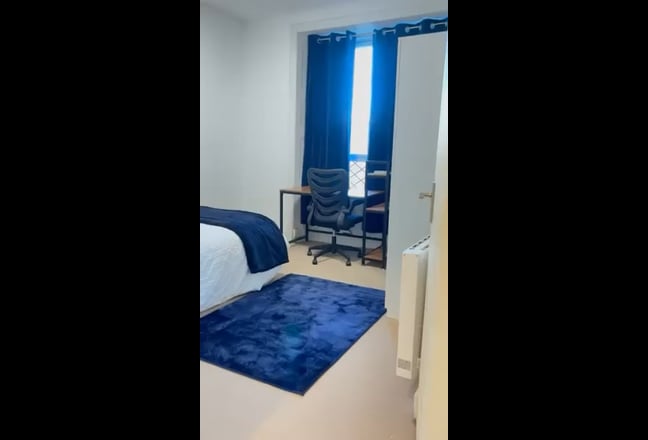 One bedroom in a shared apartment  Main Photo