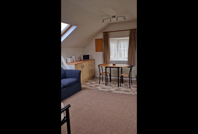 Mon - Fri. Spacious Studio room Main Photo