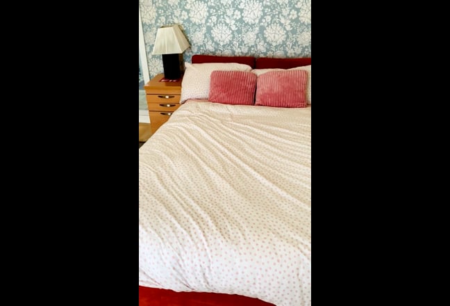 Ensuite Room in Bramhall Main Photo