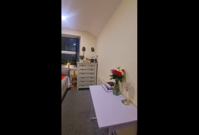 All bill included 1 double room in 2 bedroom flat Main Photo