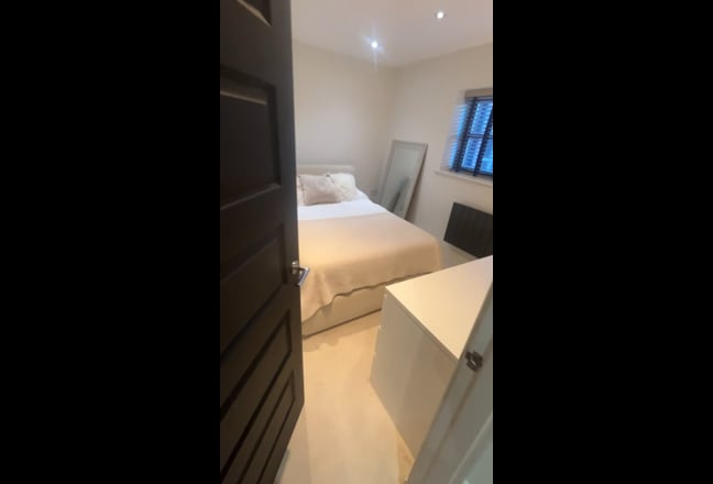 Stylish and comfortable double bedroom  Main Photo