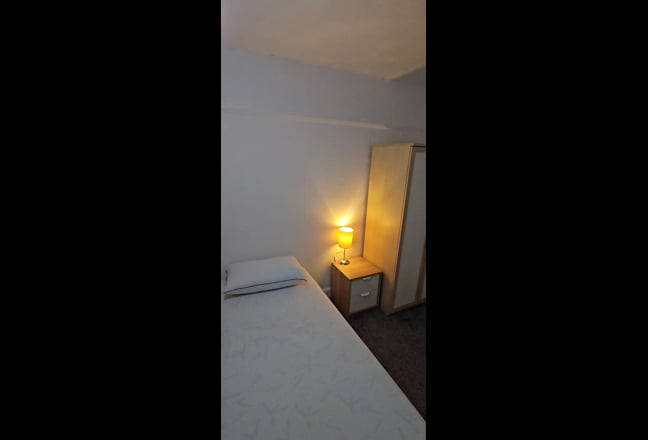 Nice House share in Luton, close to the station! Main Photo