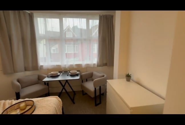 Refurbished Room to Rent  - All Bills Included Main Photo