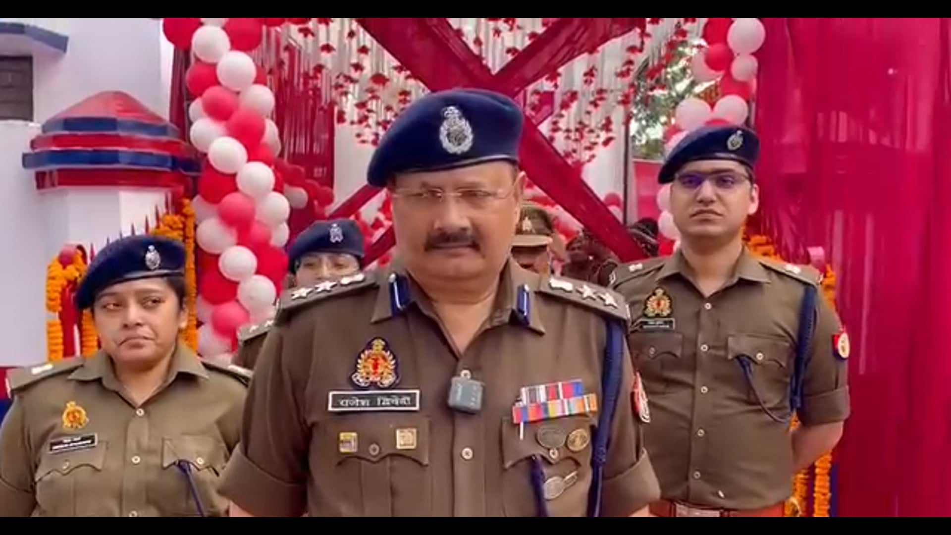 थाना खुदागंज का वार्षिक निरीक्षण, महिला सुरक्षा केन्द्र व शिशु गृह का शुभारम्भ
शाहजहाँपुर। पुलिस अधीक्षक शाहजहाँपुर महोदय द्वारा थाना खुदागंज का वार्षिक निरीक्षण किया गया। निरीक्षण के दौरान थाने की व्यवस्थाओं, अभिलेखों एवं कानून-व्यवस्था की स्थिति का जायजा लिया गया।