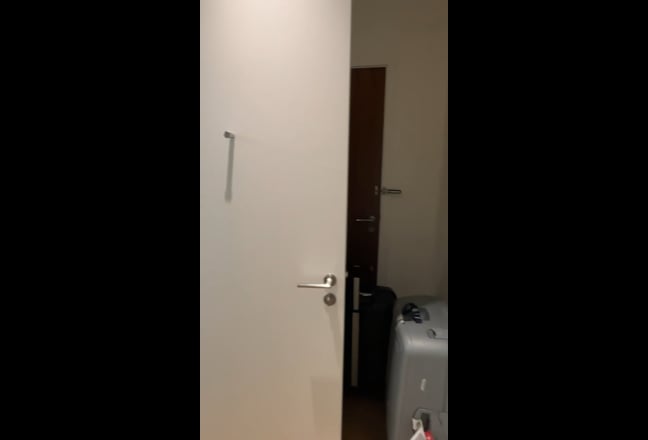 Bright Double Room SW Corner Unit, Skyline Views  Main Photo