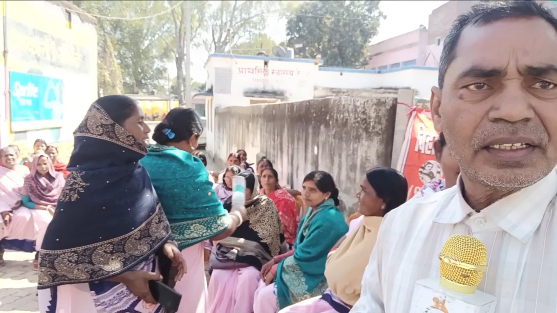 आशा कार्यकर्ता व आशा फैसिलिटेटरों ने अपनी मांगों को लेकर एक दिवसीय धरना प्रदर्शन कर किया नारेबाजी