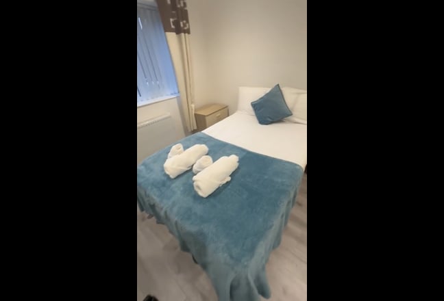 Stylish Ensuite Studio in PE1 Location.  Main Photo