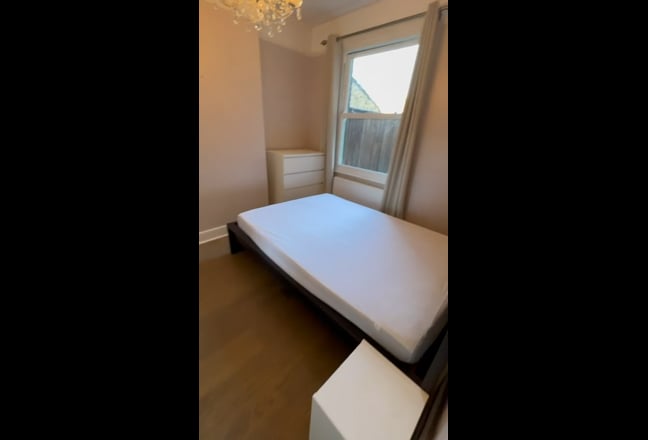Double Room w/ Private Shower in Wimbledon 🏡 Main Photo
