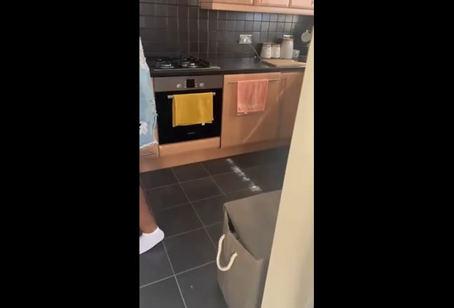 Large double room available in South Croydon Main Photo