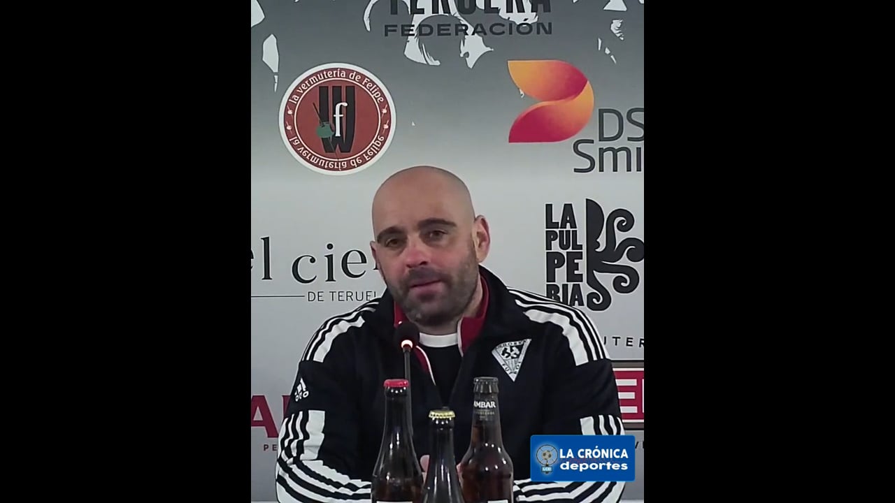 CARLOS GIL (Entrenador Andorra) Andorra CF 0-1 Huesca B / Jor. 21 / Tercera Rfef