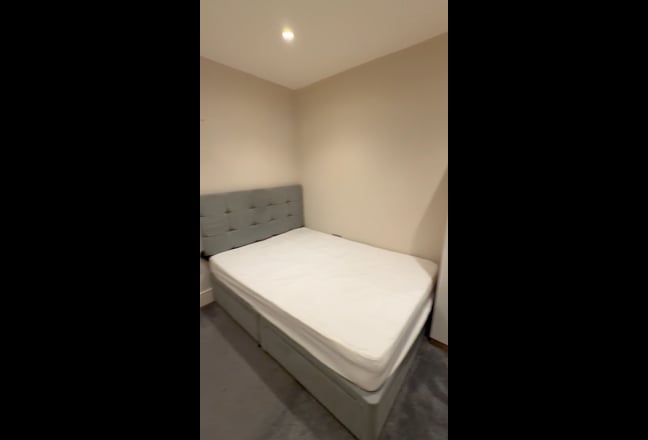 Large bedroom available in house share  Main Photo