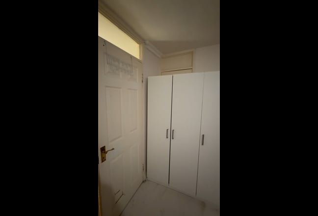 Specious Room Available At Custom House Main Photo