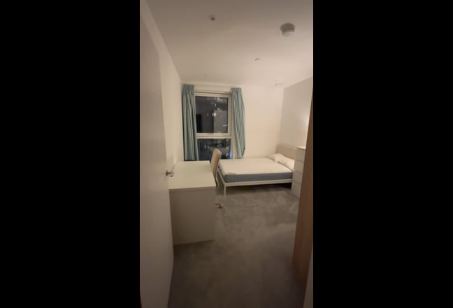 Single bedroom for rent Nine Elms  Main Photo