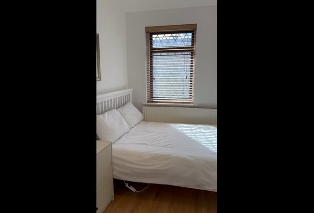 Newly Furnished Spacious 3 Double Rooms  E13 Main Photo