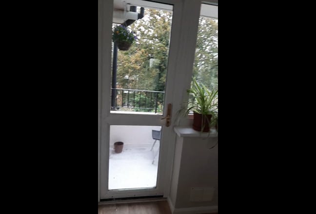 Double room in a luminous and quiet apartment Main Photo