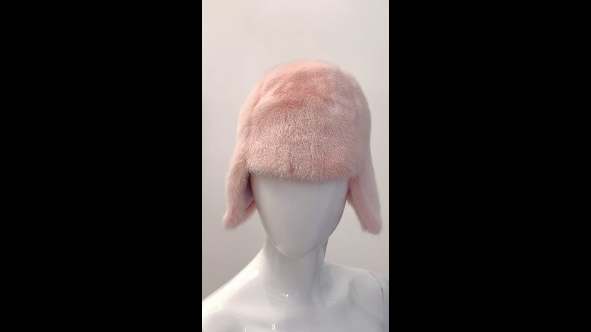 LOOKING FOR Chanel 2013 fur helmet any color Chanel Fall 2013 Ready-to-Wear Collection | Vogue main image 4