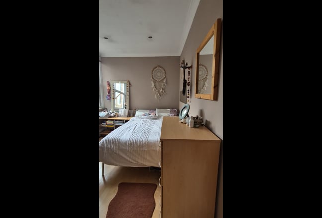 SUBLET: Double room available in NW (Zone 3) – fro Main Photo
