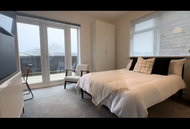  Large Studio | Balcony | All Bills | Fast Wifi Main Photo