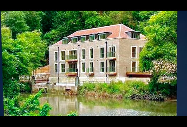 Double Bedroom riverside location Main Photo