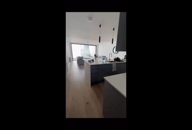 Room available in massive two tiered 3 Bedroom Main Photo