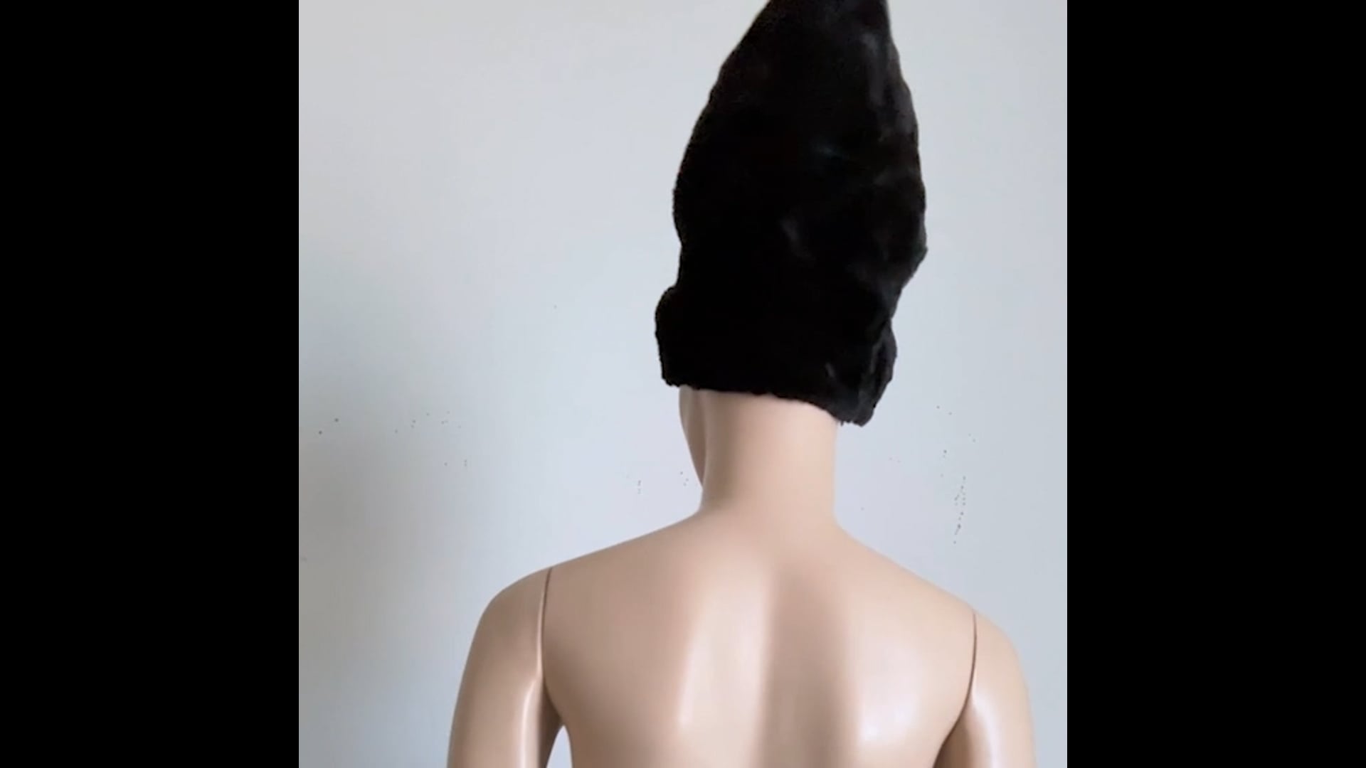 Norma Kamali OMO Black Faux Shearling Fur Sculptural Hat  display picture 2