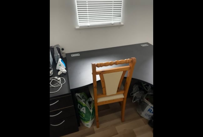 Bed sharing in en-suite room (female) Main Photo