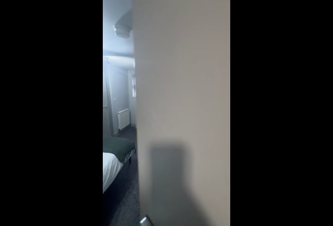 Couples Welcome Double Ensuite & Private Entrance Main Photo