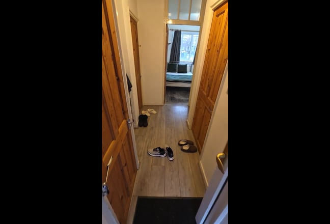 Beautiful room on E1 Main Photo