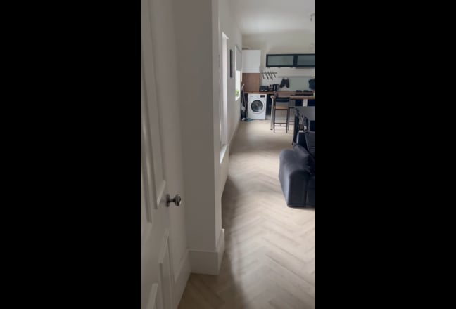 Spacious Bright Balham Flat Main Photo