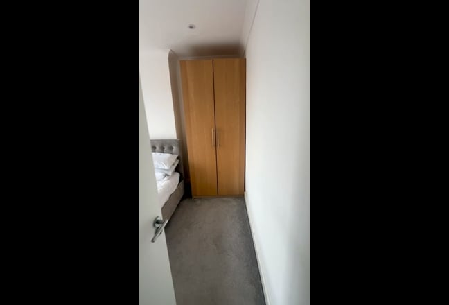 Refurbished Double Bed With En-Suite-East Croydon Main Photo