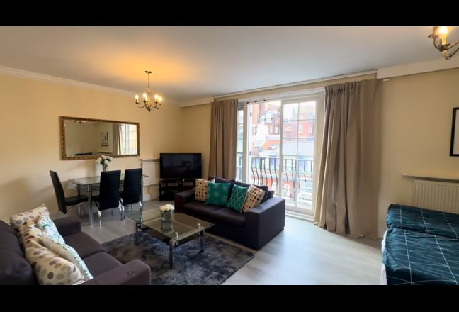 Spacious One Bedroom Flat with Balcony in Mayfair Main Photo