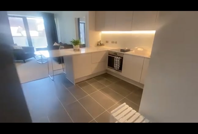 Room to rent - short walk from market street Main Photo