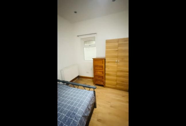 Double bedroom available in 2 bedroom house  Main Photo