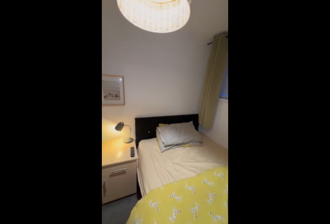 Double Bedroom with Shared Kitchen & Bathroom LE4 Main Photo