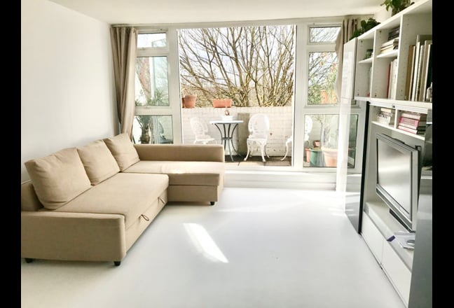 Riverside Duplex with Balcony & Stunning Views Main Photo