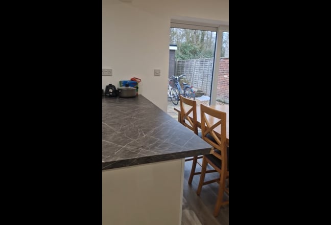 Room: Walking Distance Arm & Addenbrookes  (272) Main Photo