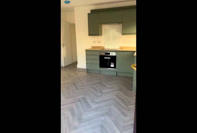 A 1 bed flat with parking and garden Main Photo