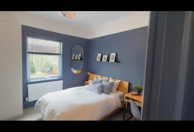 Large En-Suite Room | Kitchenette | Professionals Main Photo