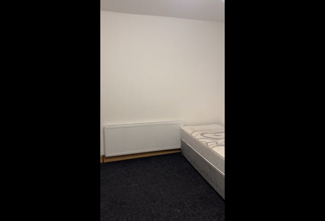 Single & double rooms to let. Main Photo