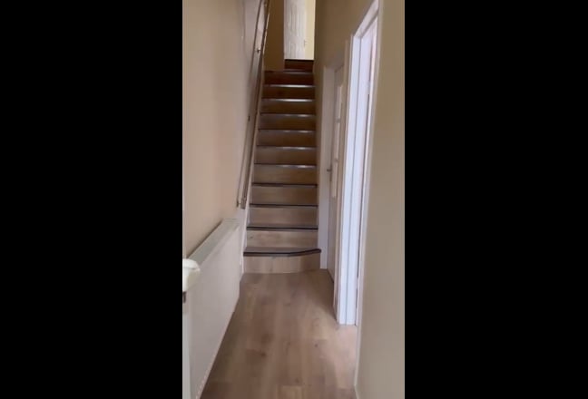 3 Bed space available in a master room  Main Photo