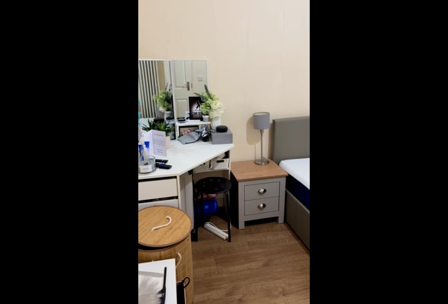 &pound;400 Deposit Only..... Main Photo