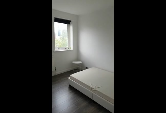 Modern Double Room near Canary Wharf All Incl Main Photo