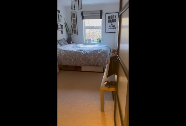 Spacious double room with en-suite Main Photo