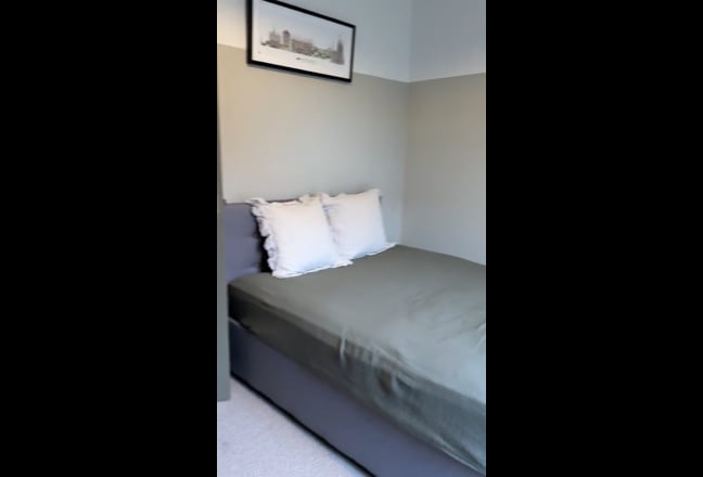 House close to Epping high street and station Main Photo